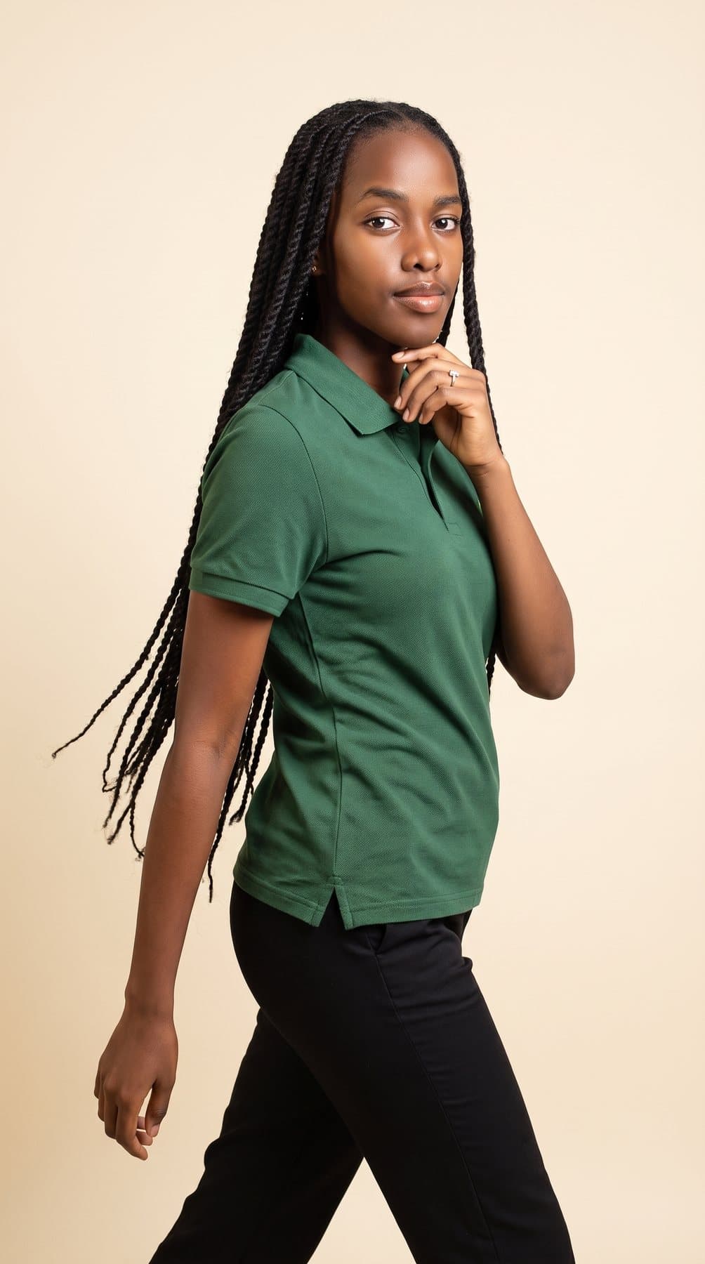 Mannequin portant un polo femme SHUNAAM