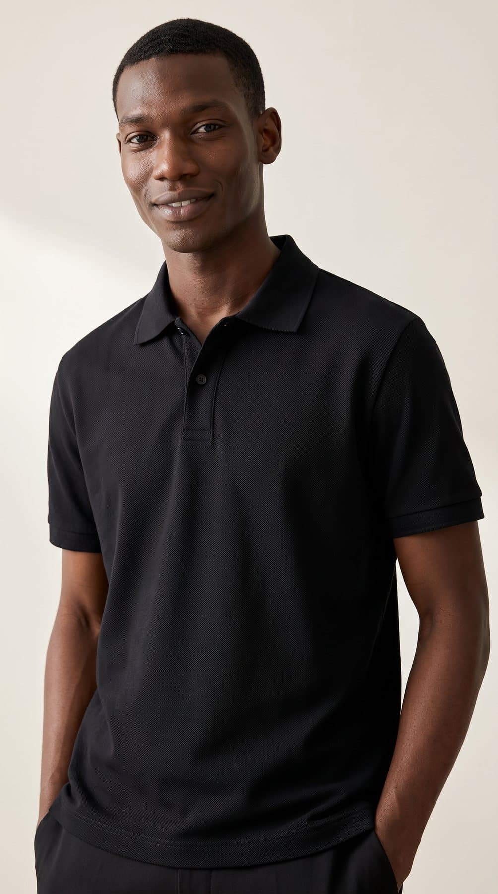 Mannequin portant un polo homme SHUNAAM