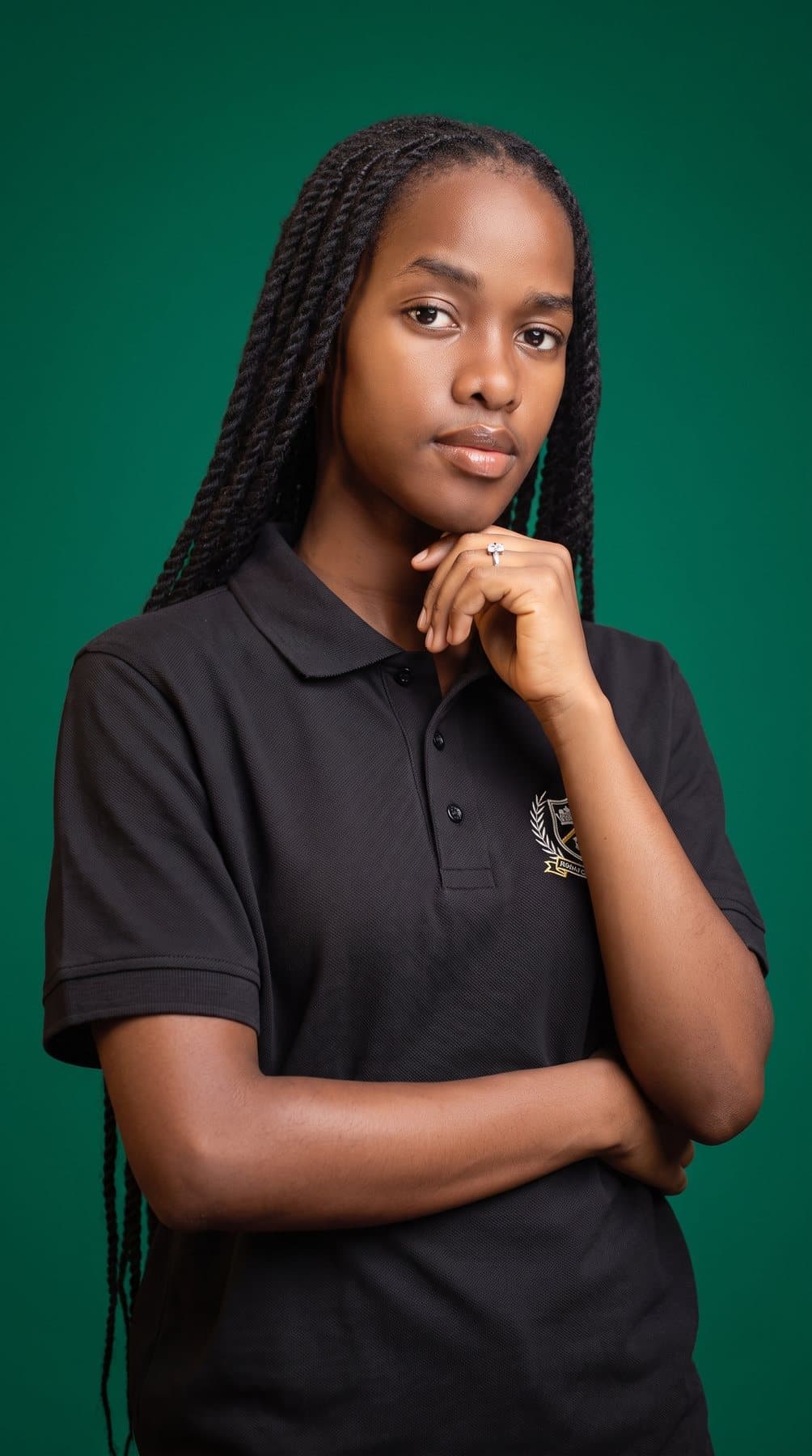 Fille portant l'uniforme SHUNAAM